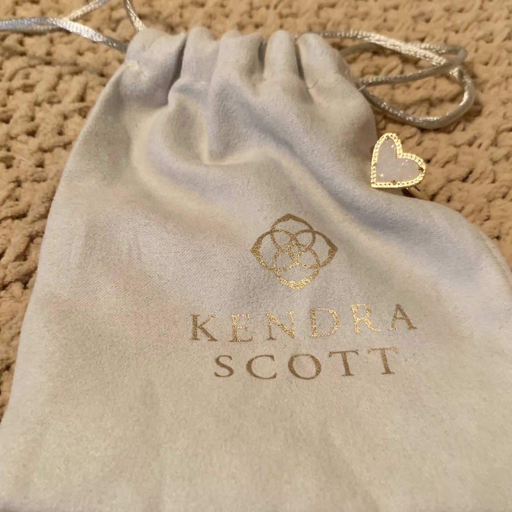 Kendra Scott heart ring